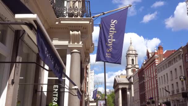 Exterior Estableciendo Plano Casa Subastas Sotheby Londres Inglaterra — Vídeos de Stock