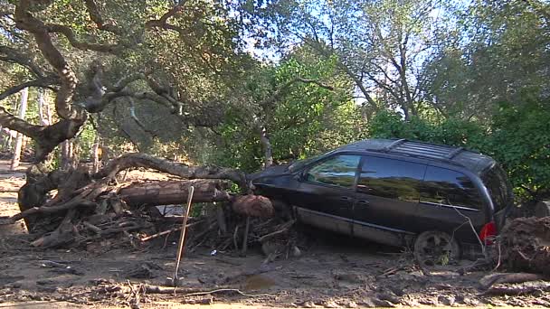 2018 Brandweerlieden Inspecteren Schade Van Modderstromen Montecito Californië Brand Met — Stockvideo