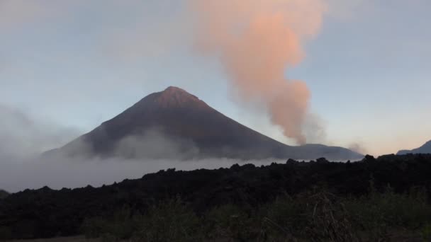 Ηφαίστειο Του Κάμπο Βέρντε Εκρήγνυται Στο Νησί Του Πράσινου Ακρωτηρίου — Αρχείο Βίντεο