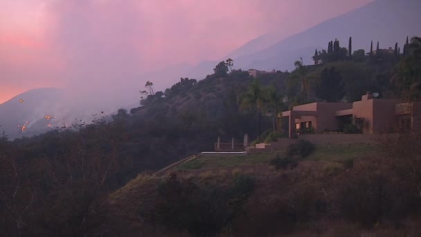 2017 Thomas Fire Zuří Blízkosti Velkých Sídel Poblíž Montecito Santa — Stock video