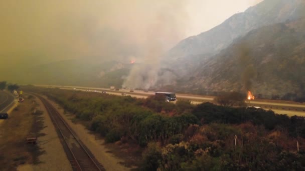 Luchtfoto Van Brandweerlieden Die Vechten Tegen Enorme Thomas Brand Ventura — Stockvideo