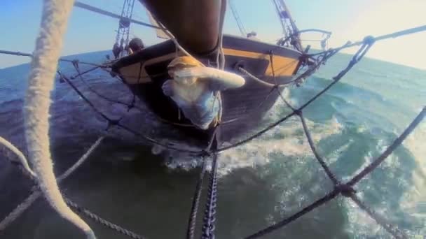 Arco Barco Acortador Mástiles Del Siglo Xix Mientras Navega Mar — Vídeos de Stock