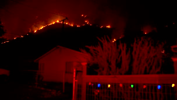 2017 Thomas Fire Płonie Wzgórzach Nad Autostradą 101 Pobliżu Ventura — Wideo stockowe