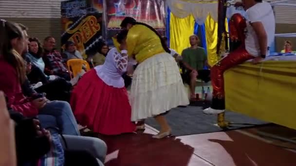 Bolivia Circa 2018 Жіноча Холіта Борців Рідному Одязі Боротьба Рингу — стокове відео