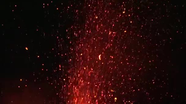 ヴェルデ火山はアフリカ沿岸のカーボベルデ島の壮大なファッションで夜に噴火する — ストック動画
