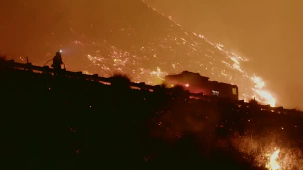 Bombeiros Combatem Enorme Incêndio Thomas Ventura Califórnia Longo Uma Grande — Vídeo de Stock