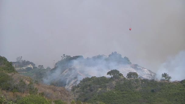 2017 Firefighting Helicopters Make Water Drops Thomas Fire Santa Barbara — Stock Video