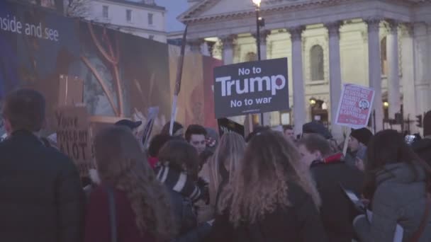 Washington 2010Er Jahre Massen Marschieren Skandieren Und Tragen Schilder Bei — Stockvideo