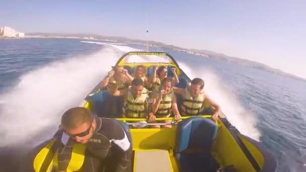 Ibiza Spain Circa 2018 Orang Orang Menaiki Perahu Cepat Bertenaga — Stok Video