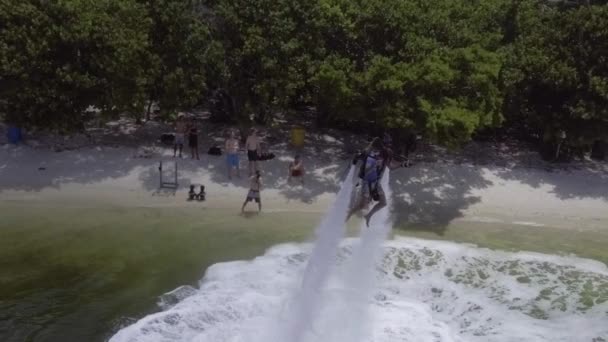 Miami Florida Circa 2018 Mann Schwebt Mit Wasserjetpack Fliegenbrett Auf — Stockvideo