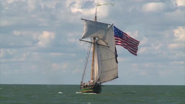 Ein Hochmastiges Klipper Schiff Aus Dem Jahrhundert Segelt Auf Hoher — Stockvideo