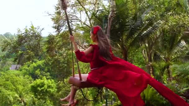 Bali Indonésia Circa 2018 Linda Foto Uma Modelo Feminina Balanço — Vídeo de Stock