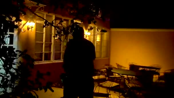 2017 Пожежники Поліція Йдуть Від Дверей Дверей Під Час Пожежі — стокове відео
