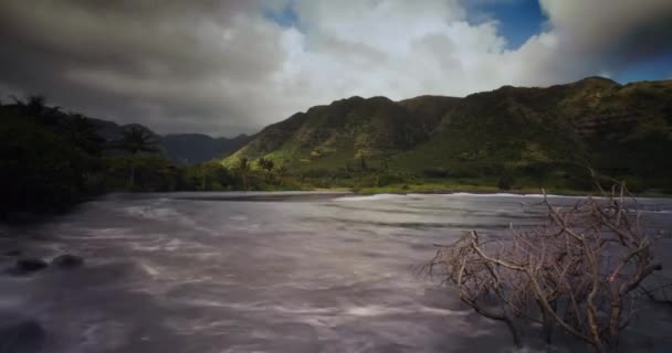 Piękny Czas Upływu Chmur Poruszających Się Nad Wyspą Molokai Hawaje — Wideo stockowe