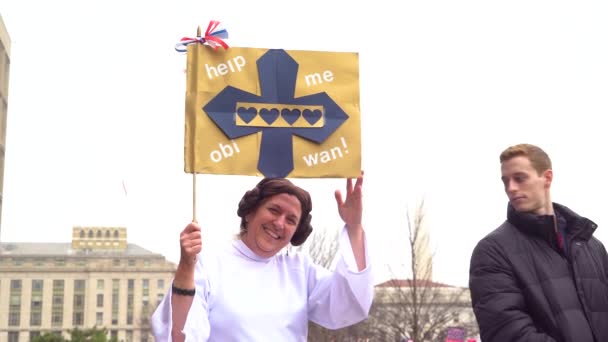 Manifestantes Marcham Cantam Carregam Sinais Durante Manifestações Trump Washington — Vídeo de Stock