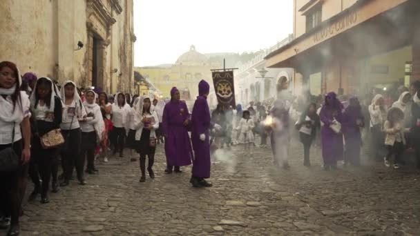 Rånade Präster Bär Rökelse Brännare Färgstark Kristen Påsk Firande Antigua — Stockvideo