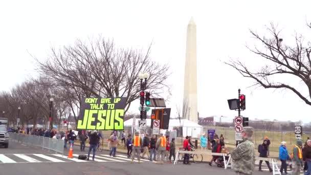 Demonstranten Washington Fordern Die Menschen Auf Nicht Aufzugeben Stattdessen Mit — Stockvideo