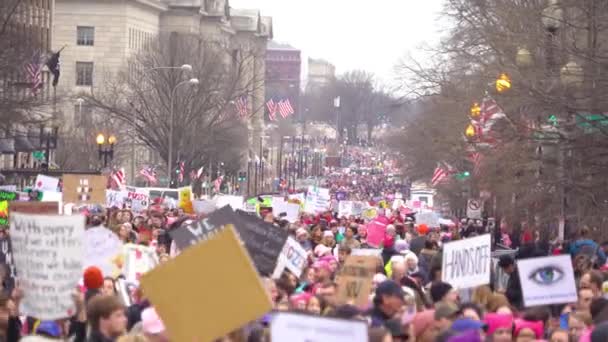 Énormes Foules Manifestants Traversent Washington Lors Rassemblement Trump Massif — Video