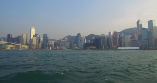 Establecimiento Tiro Desde Ferry Revela Puerto Hong Kong Horizonte Con — Vídeos de Stock