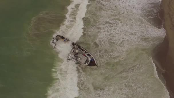 Aerial Shot Shipwrecked Fishing Boat Ventura California — Stock Video