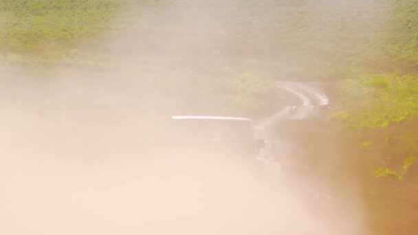 Jeep Plateado Conduce Por Camino Tierra Roja Isla Lanai Hawai — Vídeo de stock