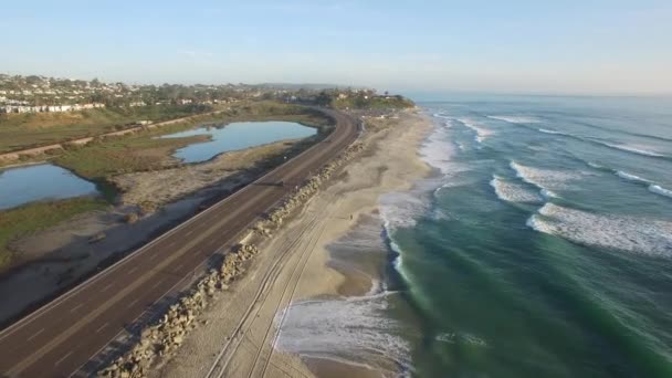 Vysoký Vzduch Nad Kalifornským Pobřežím Dálnicí Blízkosti San Diega — Stock video