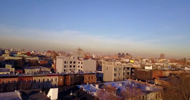 Brooklyn New York Yüksek Katlı Apartmanlar Mahalleler Üzerinde Bir Anten — Stok video