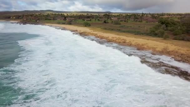 夏威夷莫洛凯Kephui海滩上空低速飞行 — 图库视频影像