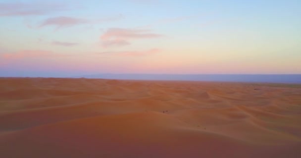 Anmärkningsvärd Antenn Över Öken Sanddyner Vid Soluppgången Marocko — Stockvideo