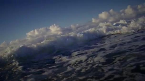 Ujęcie Pov Fal Uderzających Brzeg Tym Perspektywy Podwodne — Wideo stockowe