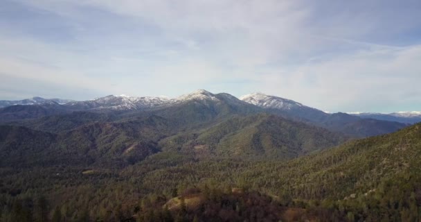 Μια Κεραία Πάνω Από Την Οροσειρά Πόκονο Χειμώνα Ελαφρύ Χιόνι — Αρχείο Βίντεο