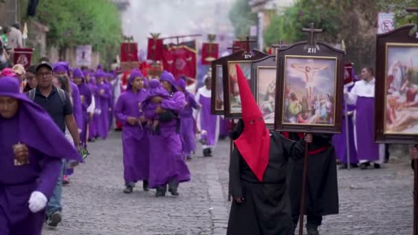 Sacerdoti Incappucciati Conducono Colorate Celebrazioni Cristiane Pasqua Antigua Guatemala — Video Stock