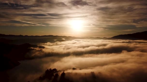 Aeronave Sobre Nevoeiro Belo Nascer Sol Dourado Califórnia Região Ojai — Vídeo de Stock