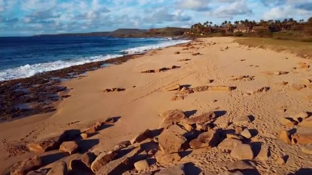 Bonita Toma Aérea Sobre Playa Costa Molokai Hawaii — Vídeo de stock