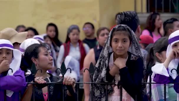 Πολύχρωμες Γιορτές Πάσχα Στην Αντίγκουα Γουατεμάλα Περιλαμβάνουν Όμορφα Πρόσωπα — Αρχείο Βίντεο