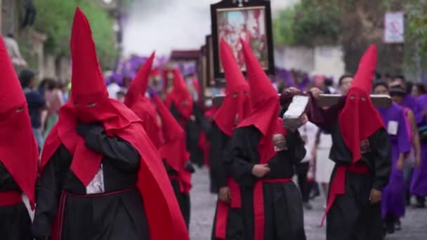 Hooded Priests Lead Colorful Easter Celebrations Antigua Guatemala — Stock Video