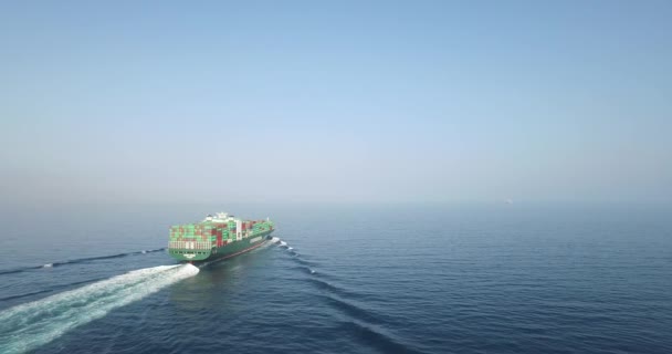 Anmärkningsvärda Flygbilder Som Närmar Sig Ett Lastcontainerfartyg Öppet Hav — Stockvideo