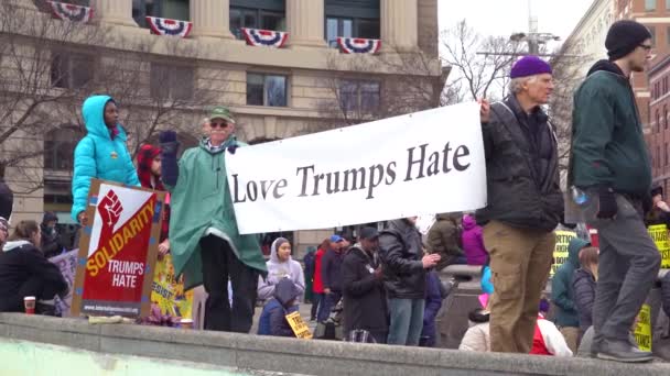 Demonstranten Halten Während Einer Trump Kundgebung Washington Schilder Mit Der — Stockvideo