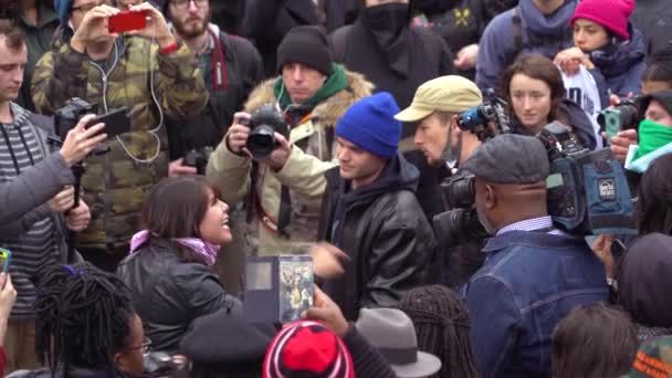 Los Manifestantes Marchan Argumentan Contra Del Presidente Donald Trump Marcha — Vídeos de Stock