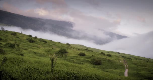 Kahikinui Maui Escénico Hawai Con Nubes Que Suben Colina — Vídeo de stock