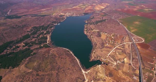 Hög Antenn Ovanför Lake Mladost Makedonien — Stockvideo