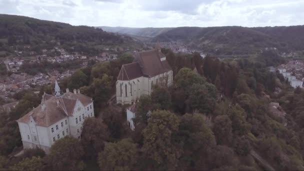 Aéreo Sobre Uma Igreja Castelo Propriedade Sighisoara Castrum Sexo Romênia — Vídeo de Stock