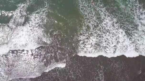 Letecký Záběr Shora Surfaře Vlnách — Stock video