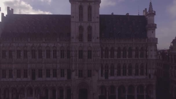 Aéreo Misterioso Dia Nebuloso Bruxelas Bélgica Com Igrejas Catedrais Torres — Vídeo de Stock
