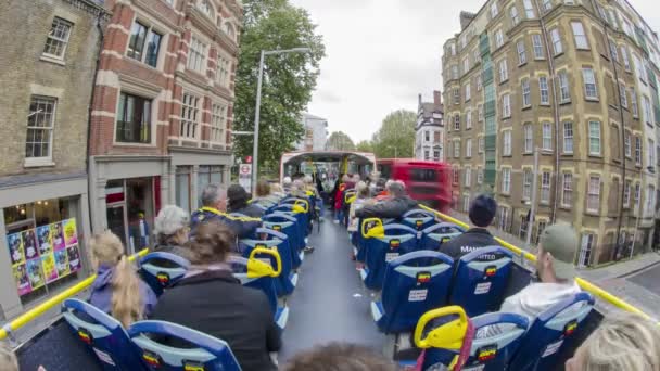 Time Lapse Shot Van Het Bovendek Van Een Dubbeldekker Openluchtbus — Stockvideo