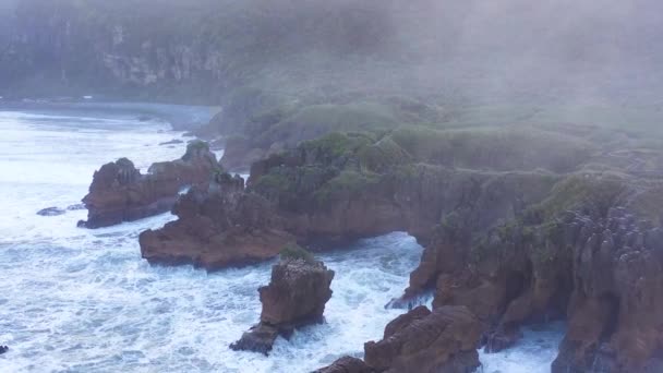 2019 Antena Alrededor Las Rocas Panqueque Formaciones Geológicas Costa Isla — Vídeos de Stock