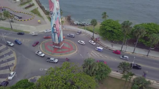 Luftaufnahme Einer Bemalten Christlichen Statue Einem Kreisverkehr Santo Domingo Der — Stockvideo