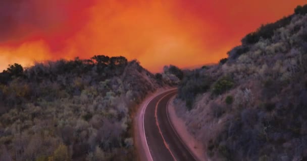 Αξιοσημείωτη Κεραία Πάνω Από Τεράστιο Thomas Φωτιά Καίει Στους Λόφους — Αρχείο Βίντεο