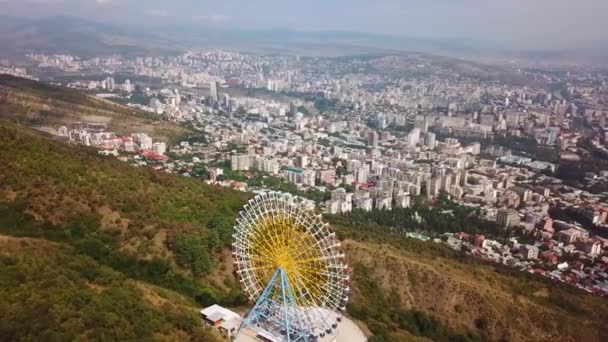 2019 Gürcistan Cumhuriyeti Ndeki Tiflis Dönme Dolabının Etrafındaki Hava — Stok video
