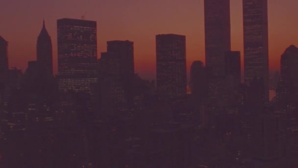 1992 Σούρουπο Εναέρια Λήψη Του World Trade Center Στο Μανχάταν — Αρχείο Βίντεο